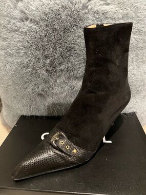 CHANEL Black Suede & Lizard Skin Cap Toed with Kitten Heels